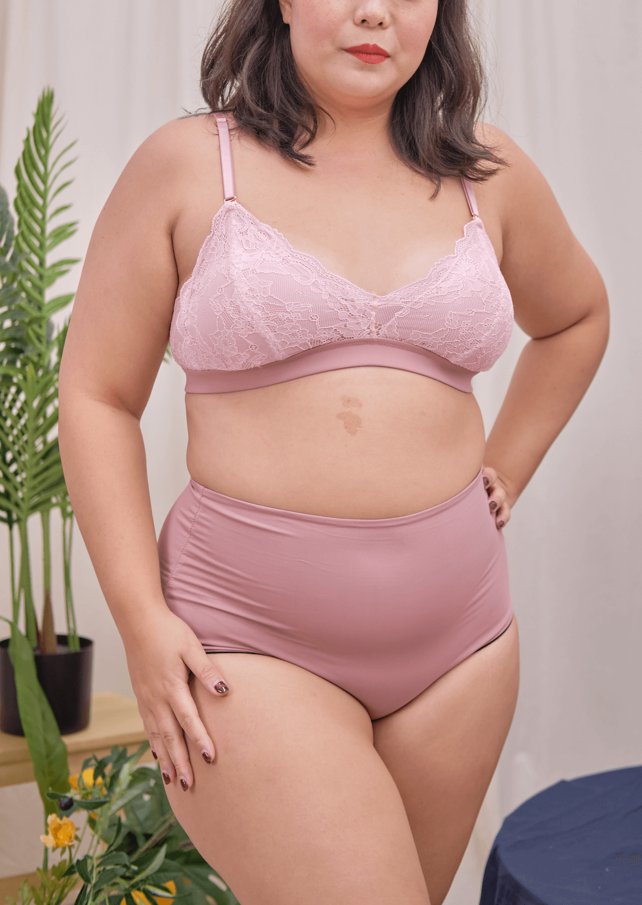 reversible high-waisted bottom in black/dusty pink
