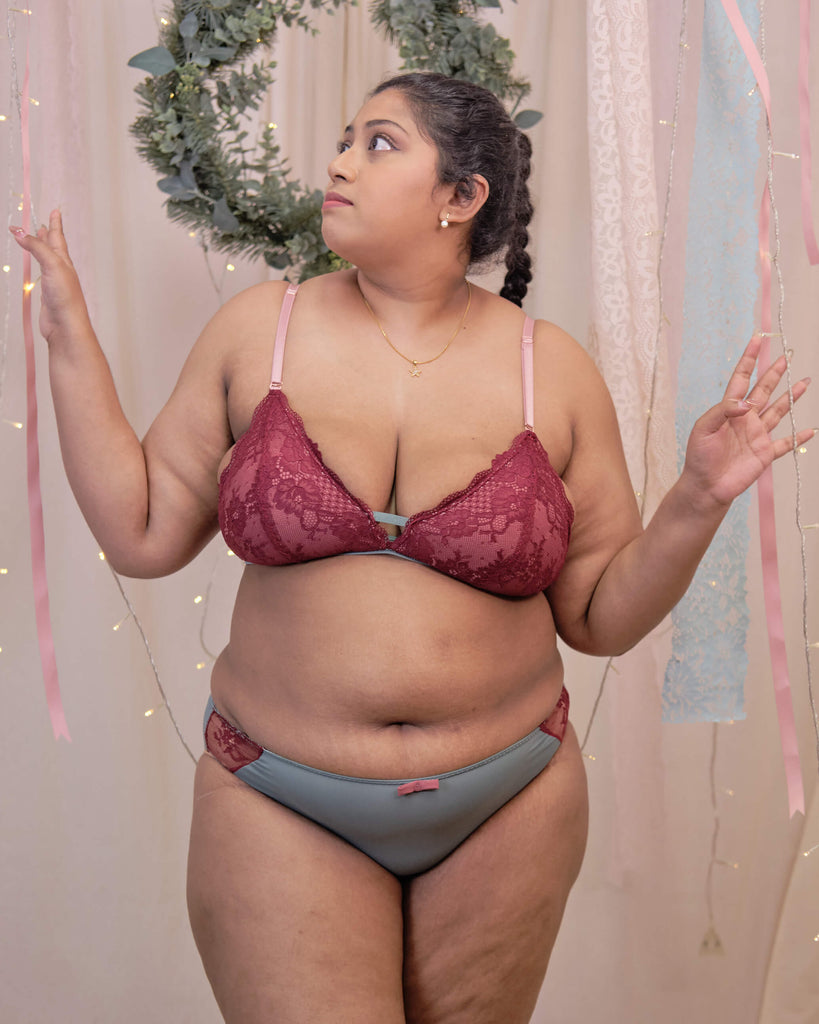 sweet kisses padded bralette in poinsettia