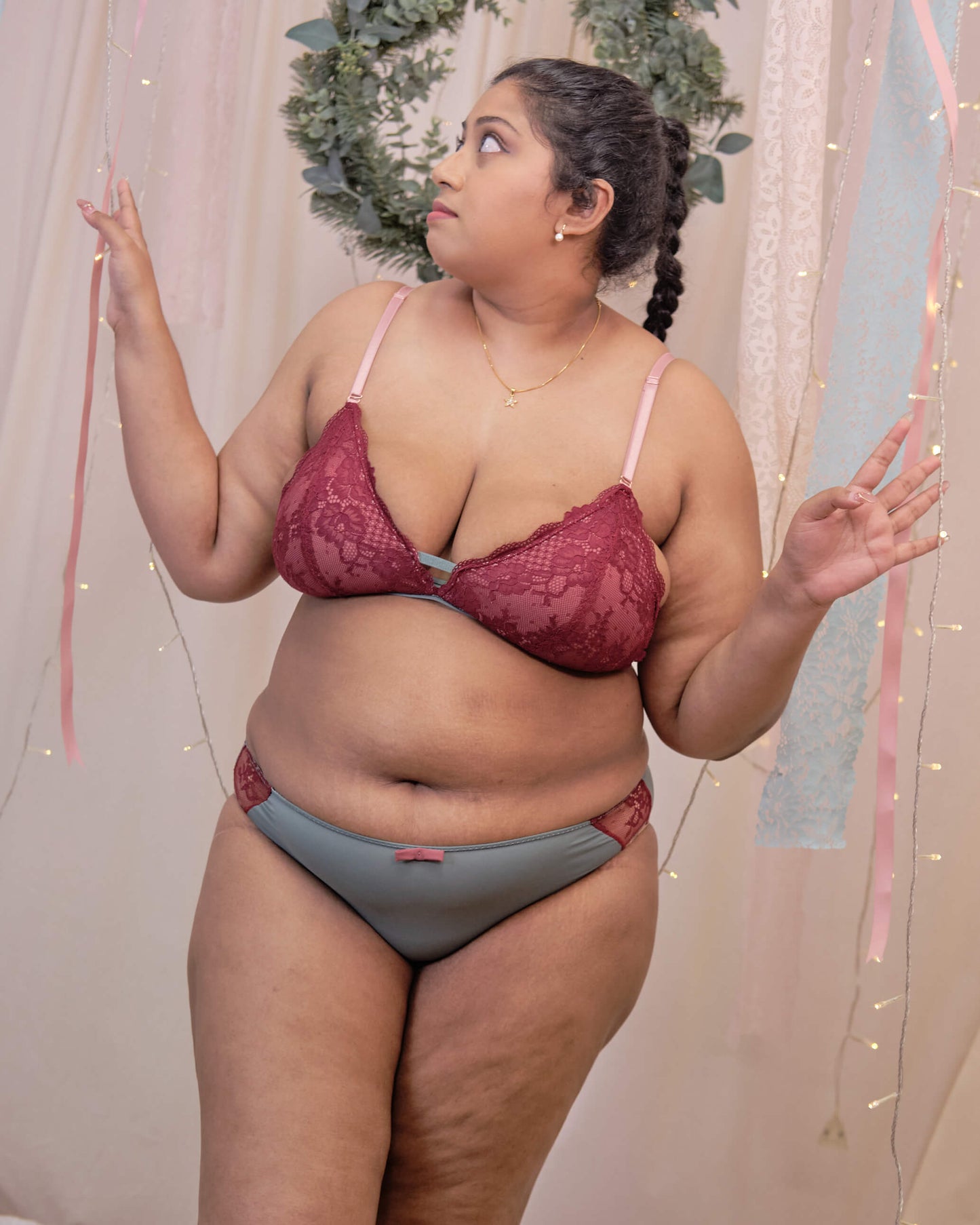sweet kisses padded bralette in poinsettia