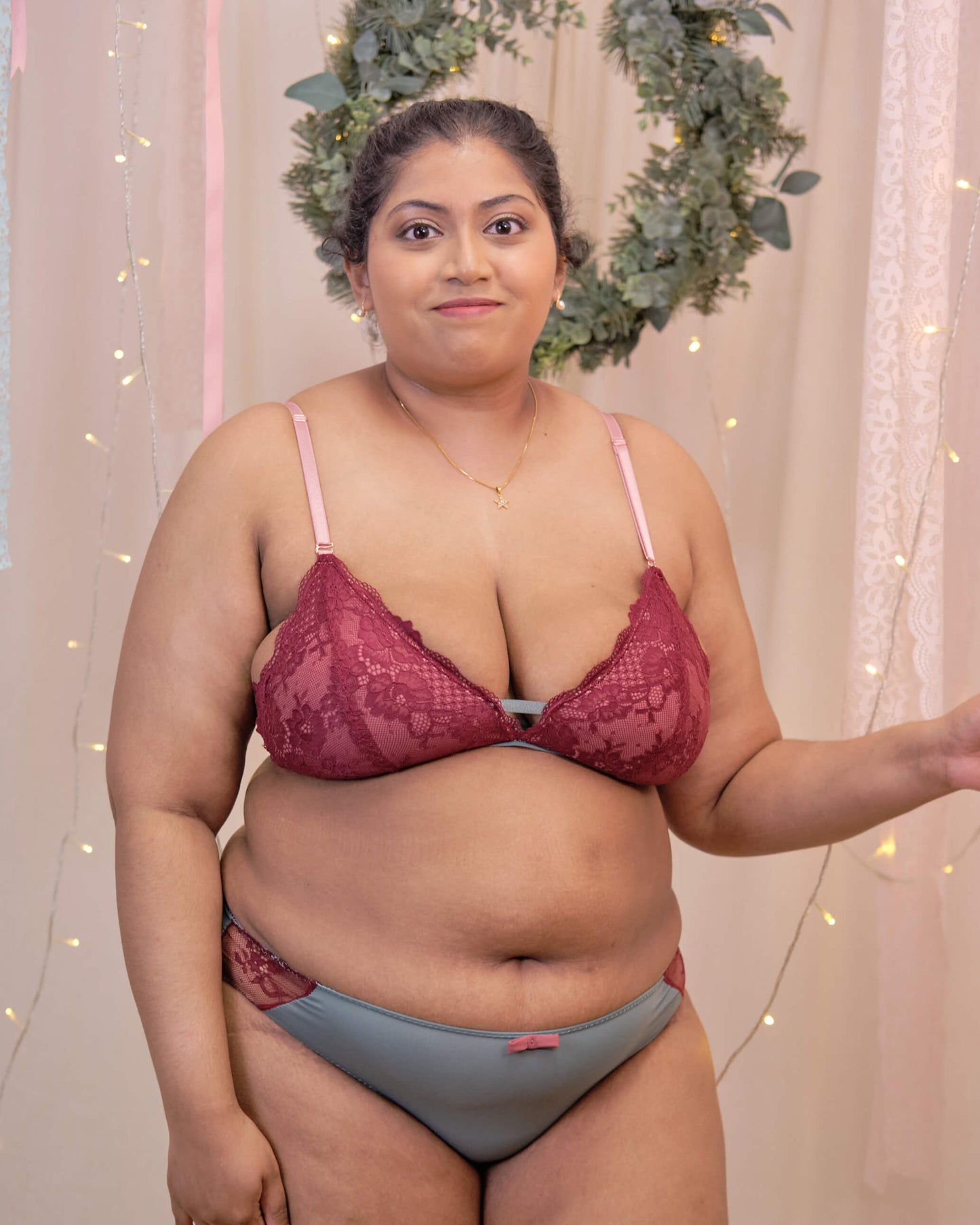 sweet kisses padded bralette in poinsettia