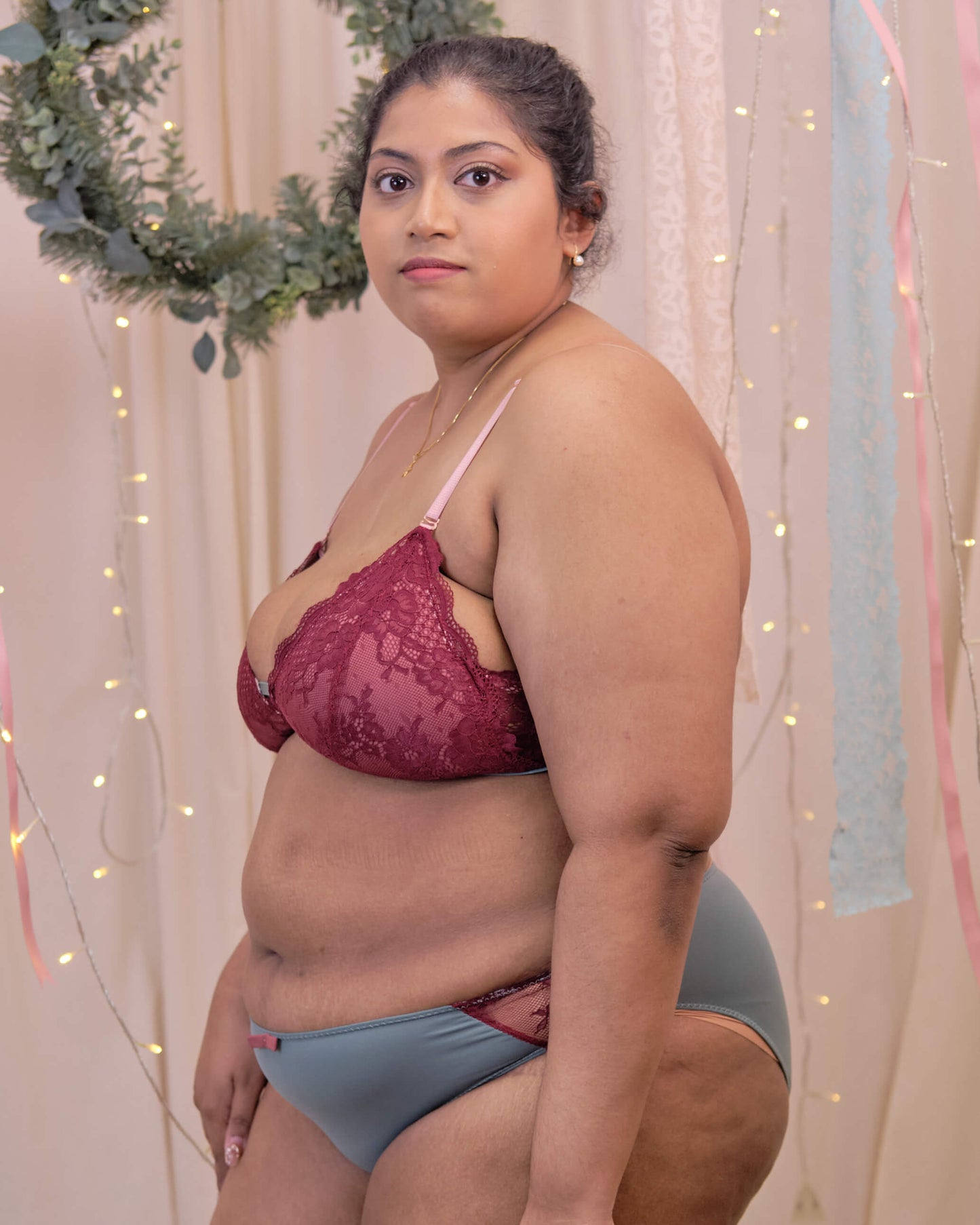 sweet kisses padded bralette in poinsettia